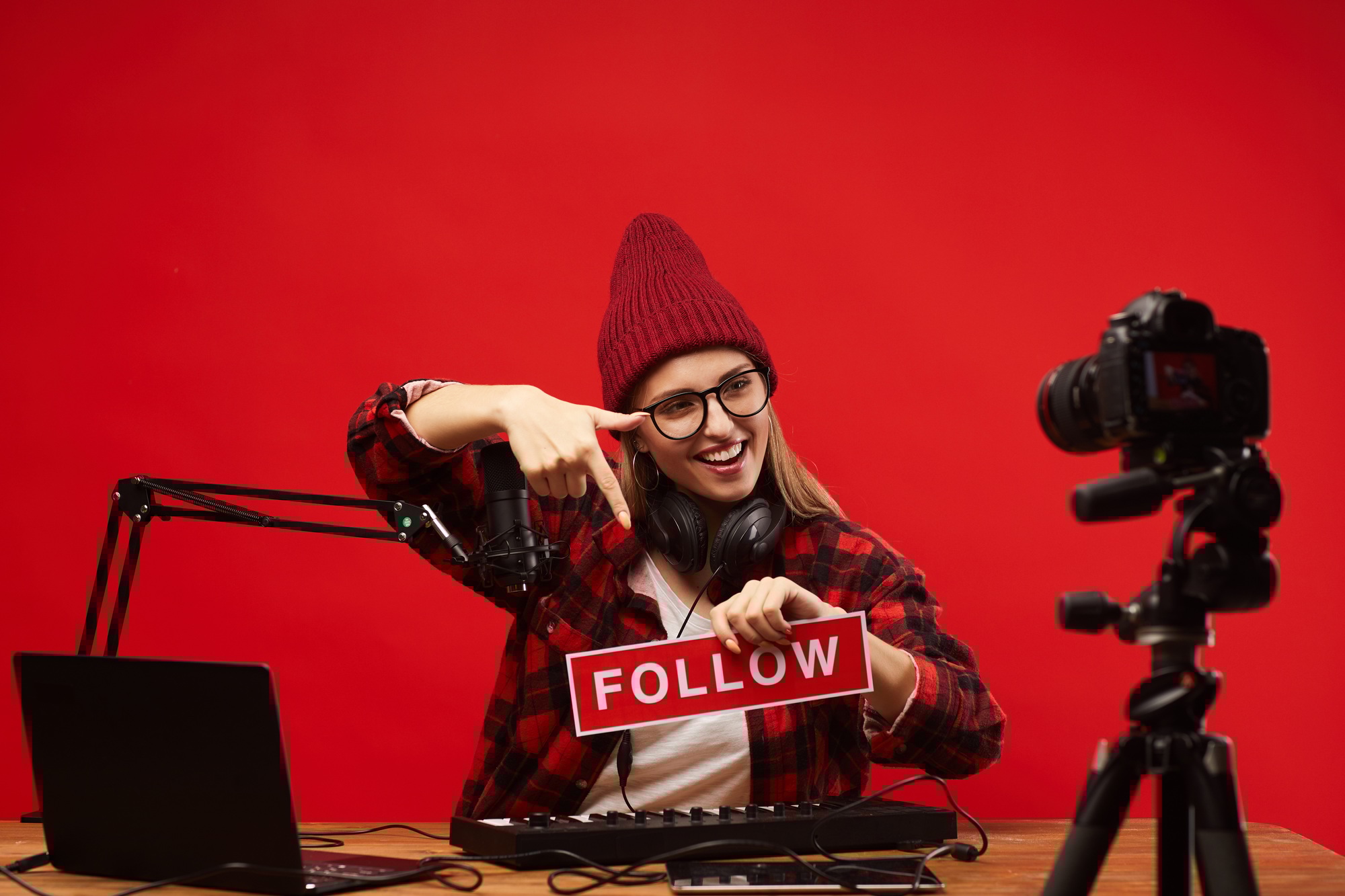 Musical blogger making content